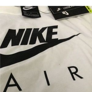 Nike tee shirt size medium